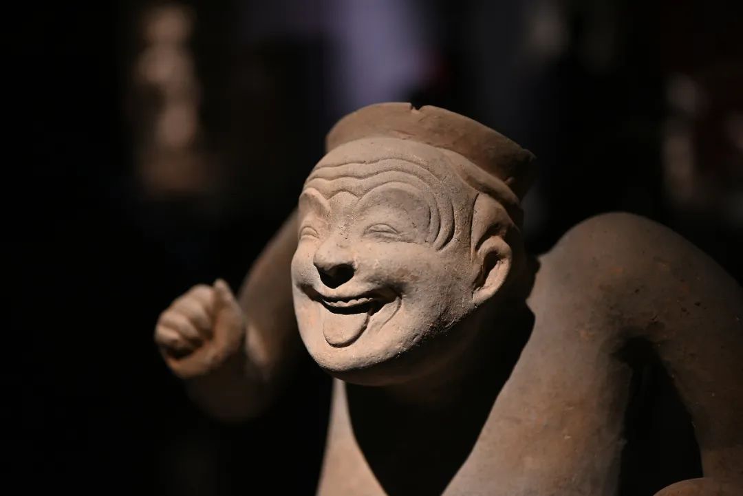 成都博物馆馆藏陶俳优俑。