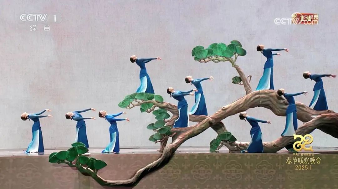 图为2025年春节联欢晚会舞蹈节目《喜上枝头》
