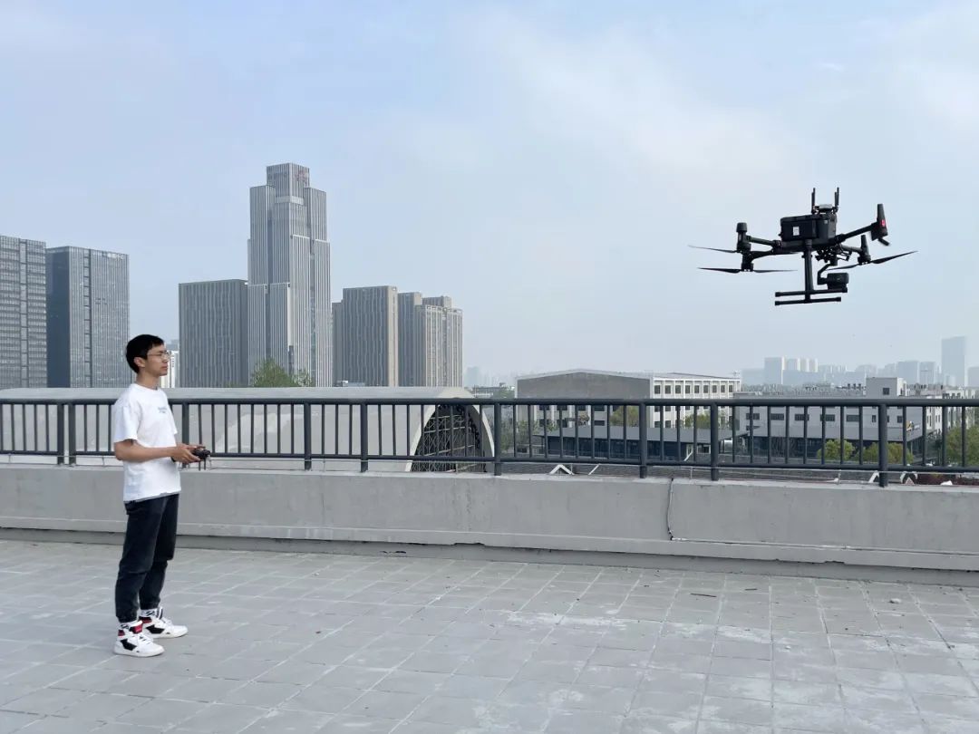 通过在合肥骆岗公园部署中国移动5G-A通感一体化基站，“空中天眼”实现了城市无人机监管