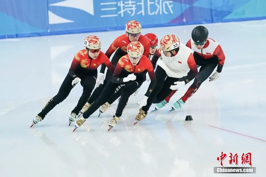 图为中国短道队选手在训练中 中新社记者 赵宇航 摄