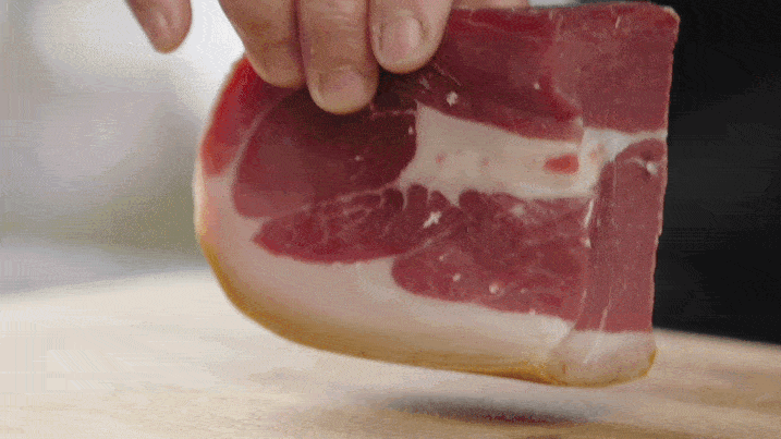 诺邓火腿。图片来源：纪录片《食在云南》Ⅱ