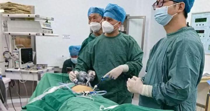 遭遇疝气问题不用慌!微创腹腔镜手术“3个小孔”解决困扰|腹股沟疝|腹股沟斜疝|微创手术|外科|中医医院_新浪新闻