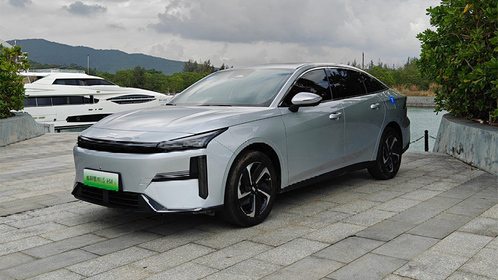 油耗都在2L级，吉利和比亚迪，10万内谁的技术更先进？