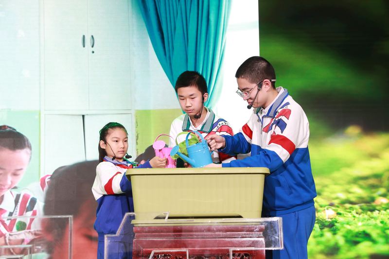 北京景山学校开学典礼以“种子的成长”为主题展开。学校供图