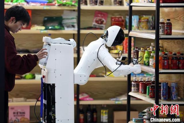 探访上海首座人形机器人量产工厂 年产望达数千台