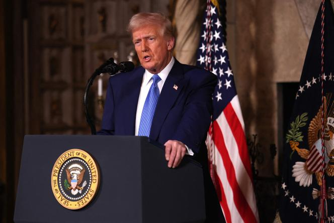 当地时间18日，特朗普在海湖庄园参加新闻发布会。图自外媒