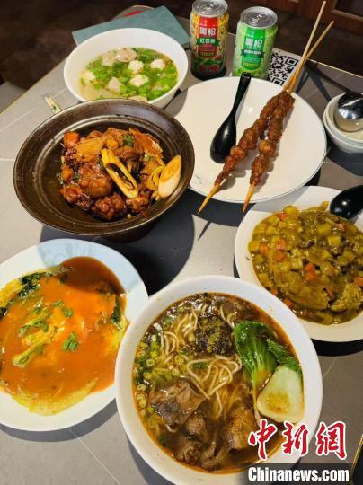 2月12日，餐馆“台萃阁”内的台湾特色菜品。 付中华 摄