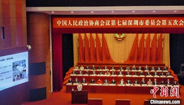 深圳市政协七届五次会议大会发言环节。记者 索有为摄