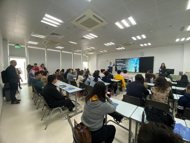 图为澳门科技大学有关院所的宣讲会座无虚席。(澳门科技大学供图)
