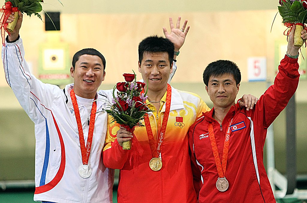 拿到北京奥运会中国代表团首金的庞伟。