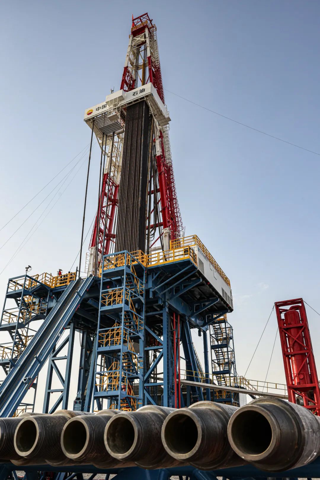 钻机轰鸣在茫茫大漠，深地塔科1井正奋力向地下万米挺进。