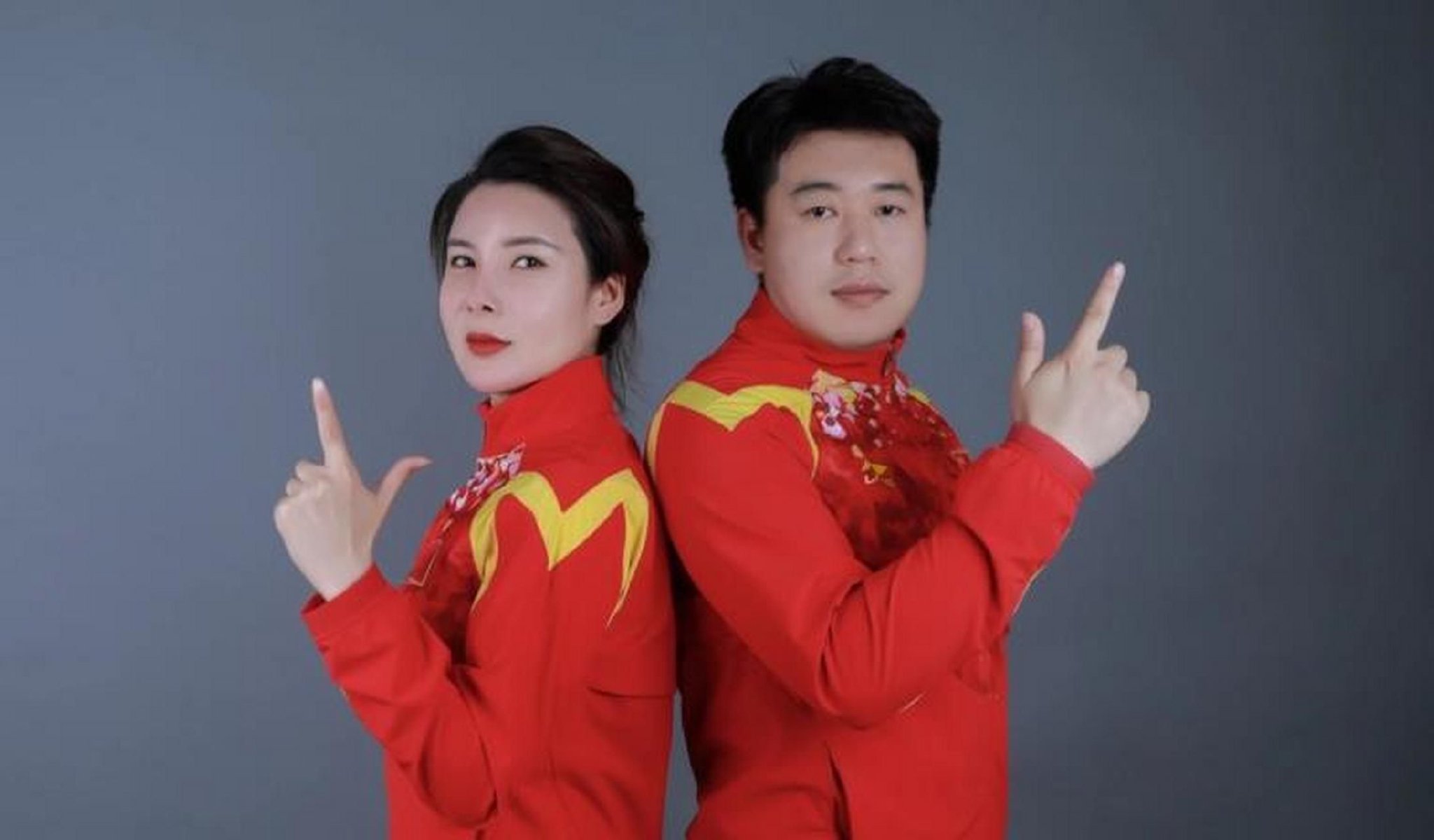 杜丽和庞伟，退役之后的生活重心还是跟着射击走。