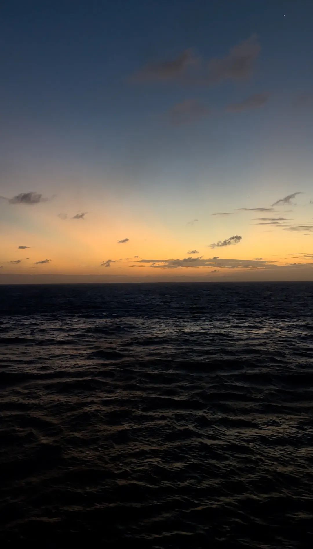 在船上能看到一望无际的大海。（图/受访者供图）