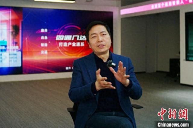 2025年2月19日，朱松纯在北京通用人工智能研究院接受中新社记者采访。中新社记者 崔白露 摄