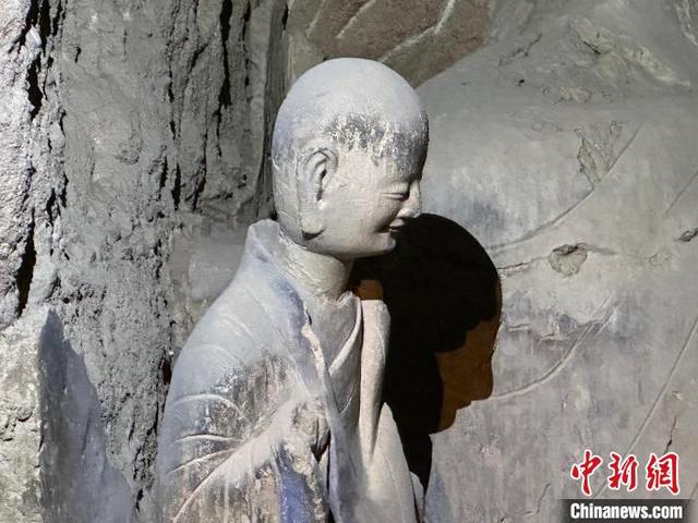 图为麦积山石窟里的小沙弥.戴文昌 摄