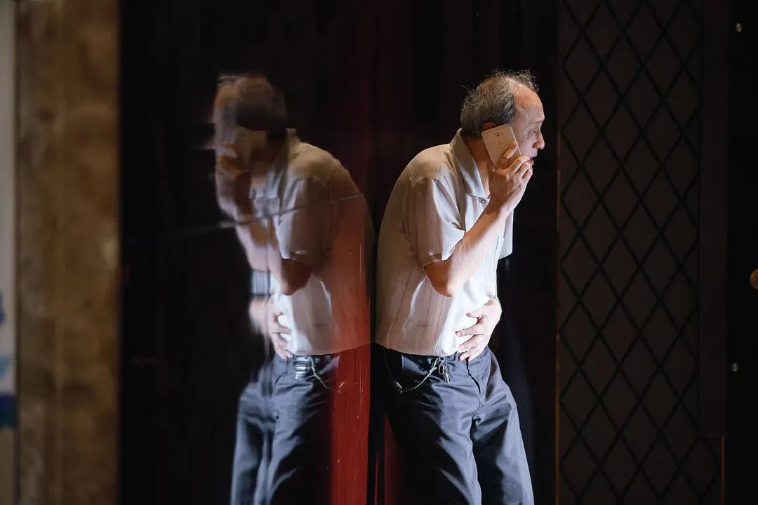 有时，老人们也会选择隐瞒自己真实的经济情况/《八零九零》剧照