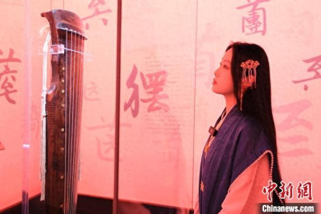 [转载]【原创】诗人九歌《五绝.杉松丝弦归元琴》题照