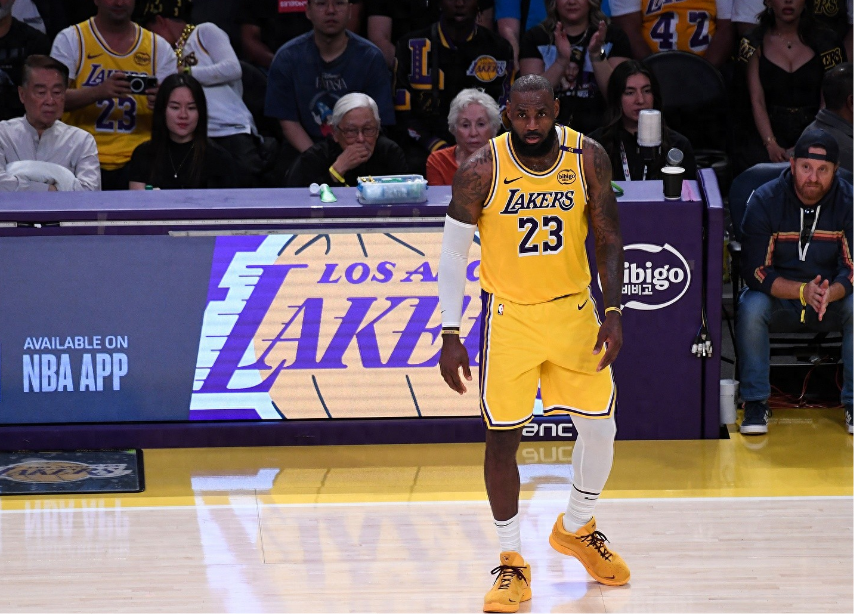 詹姆斯36分难救主 快船三巨头合砍75分终结湖人四连胜