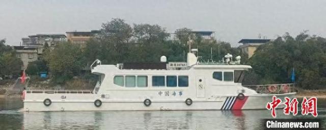 国内首艘采用“纯电动力+直翼舵桨”技术的公务船“海巡10765”亮相。(受访者供图)