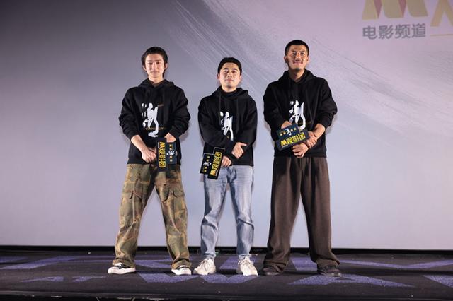 电影《潮》导演万波、主演王铮、陈雨浓。来源：主办方供图