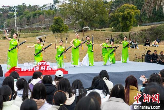 图为四川竹琴表演.冉孟军 摄