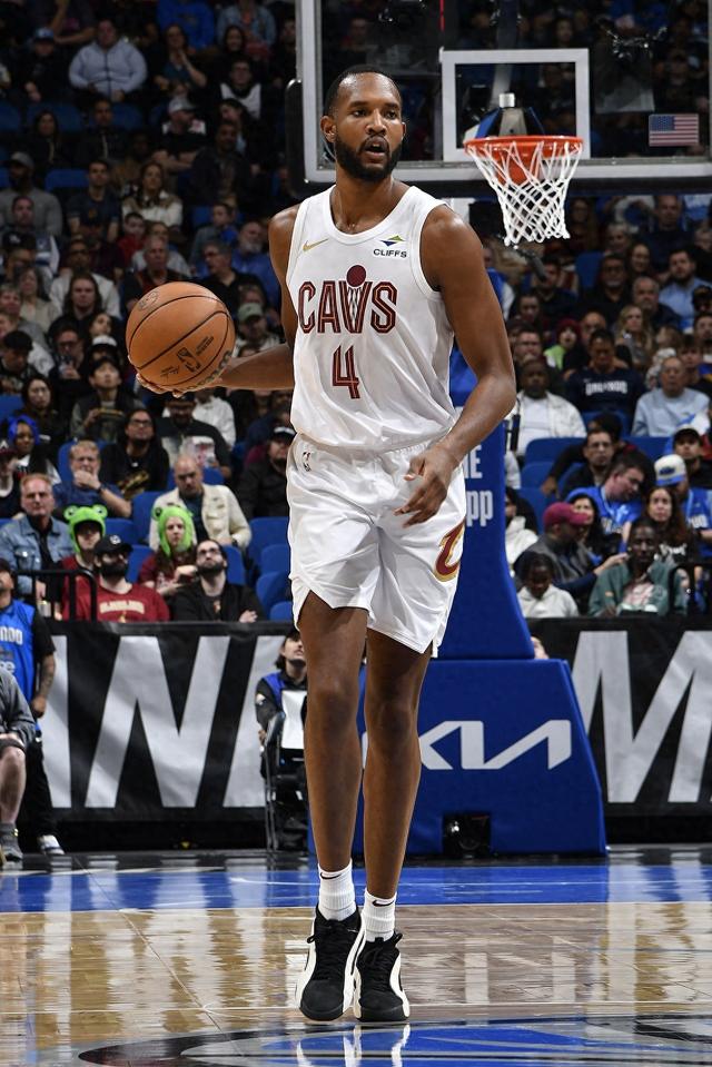 半场结束篮网VS骑士 比分54-68骑士领先