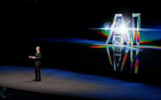 GSMA会长葛瑞德认为，应充分利用AI和开放网关API的潜力，以促进创新和发展。