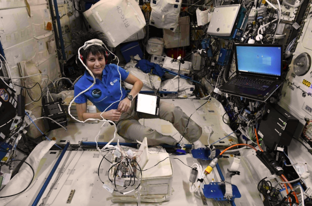 NASA为萨曼莎配备的是一台ThinkPad T61p笔记本