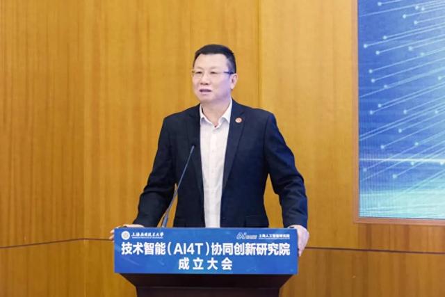 全国政协委员、上海应用技术大学校长汪小帆。校方供图