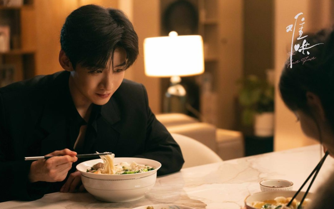 生活流细节，让主角的情感升温变得更自然