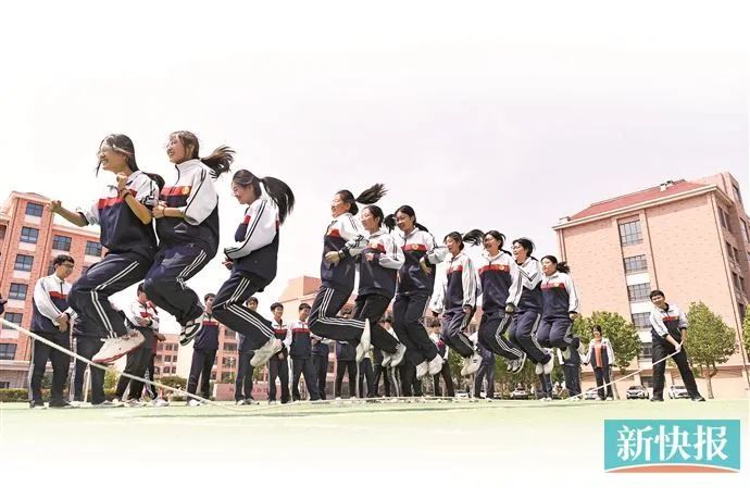 双休政策实施进度差异_高中生周末双休制度_高三补习班