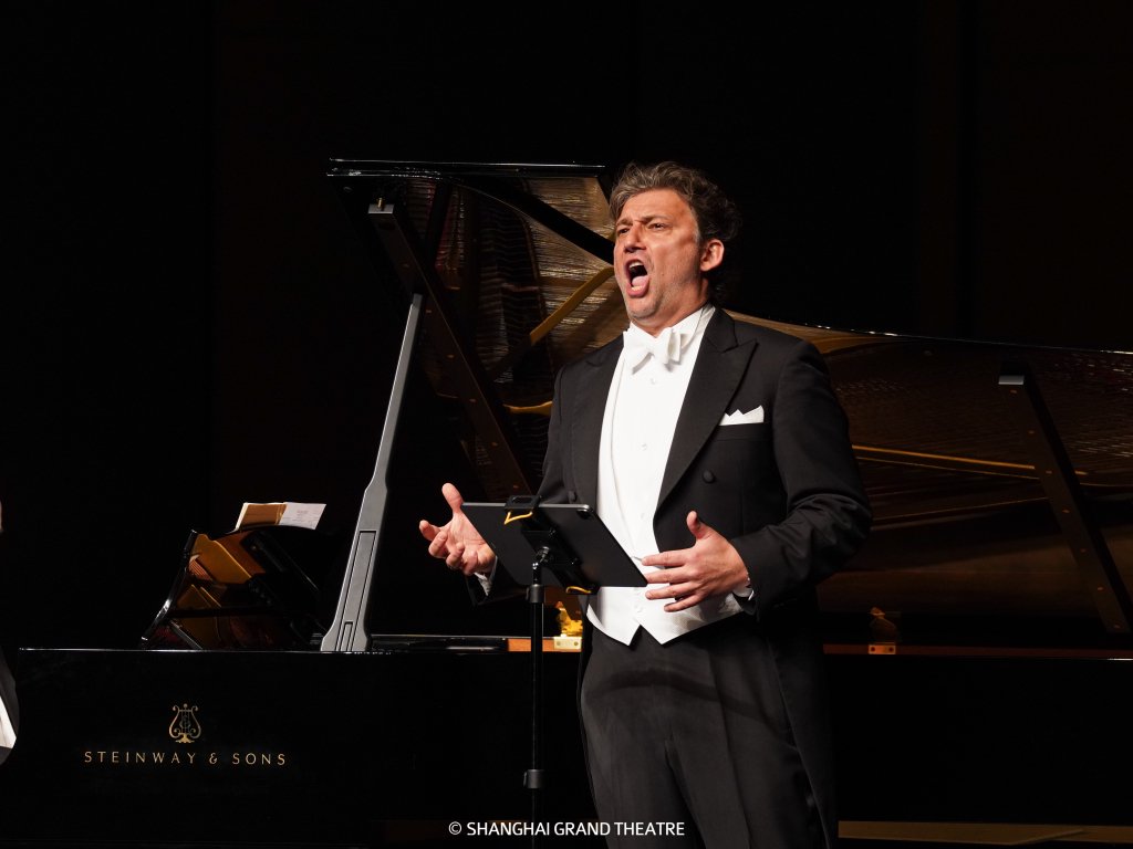 明亮如银甜美如蜜,考夫曼六次安可宠粉,观众见证伟大