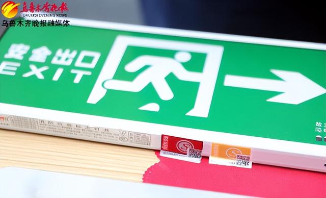 3月12日,我市消防部门以“3·15消费者权益保护日”为契机,在经开万达广场开展消防宣传活动。记者王畅彤摄