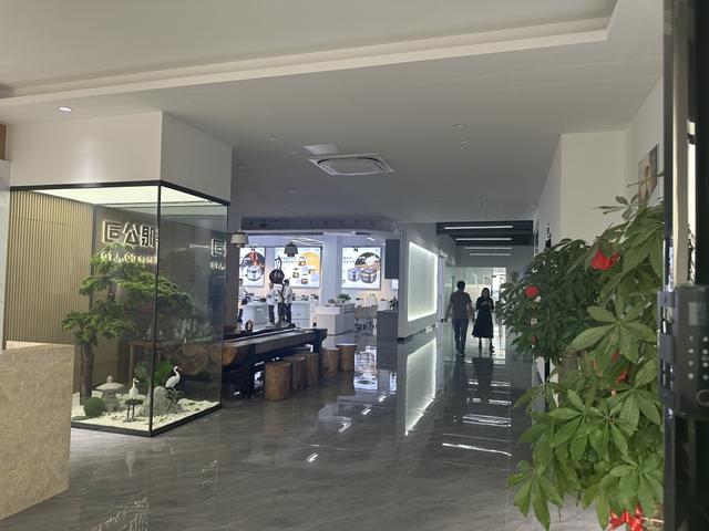 在中山千寿电器的办公区，有职责主说念主员上班 澎湃新闻记者 陈绪厚 图