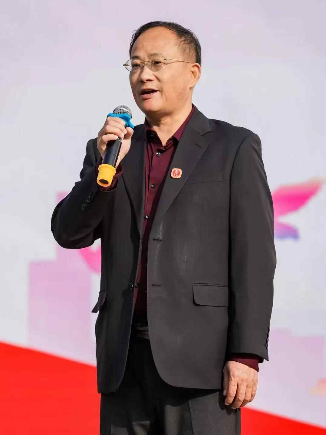 【独家】学什么能不被AI取代?张先龙:学会“浪费”时间|广州实验中学|广州市|ChatGPT|广东省|元宇宙_新浪新闻