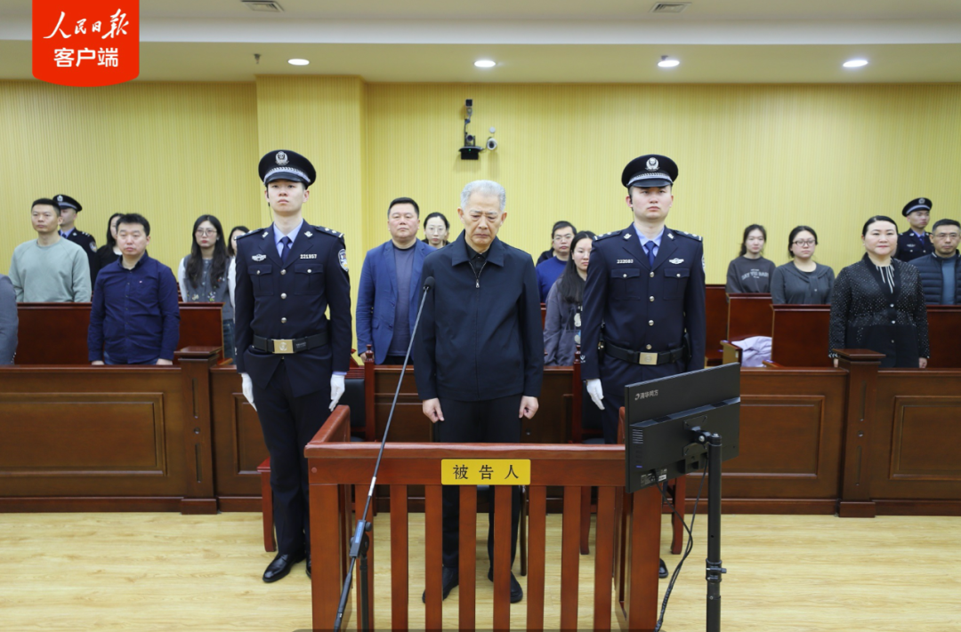 受贿6043万余元，光大集团原董事长李晓鹏获刑15年（附简历）