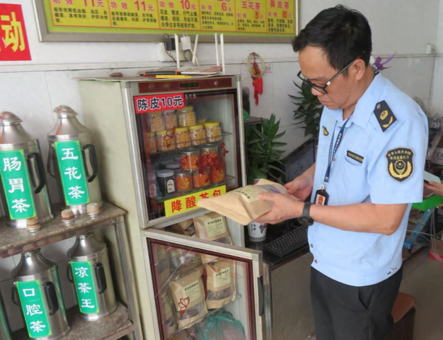 广东一凉茶铺被查，货源竟来自流动摊贩