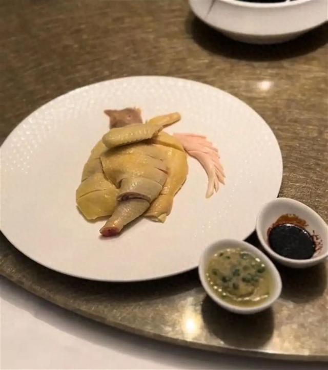 卖480元的半只鸡 (视频截图)