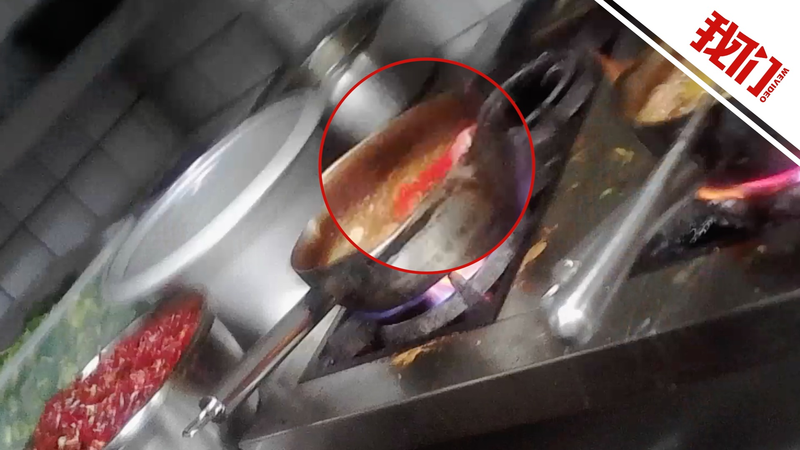 ▲杨铭宇黄焖鸡米饭后厨脏乱差场景。图/新京报我们视频