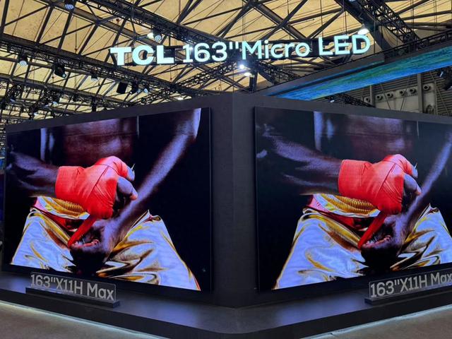 TCL展出的163英寸MicroLED大屏 财联社记者摄