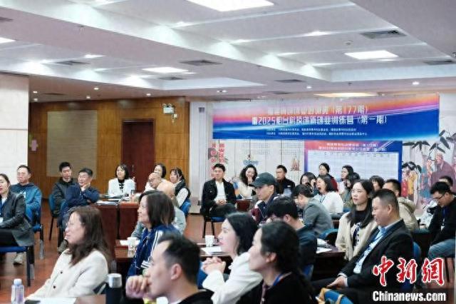 22日，“AI赋能未来，青年创领时代”创业训练营在福州开营。 刘原君 摄