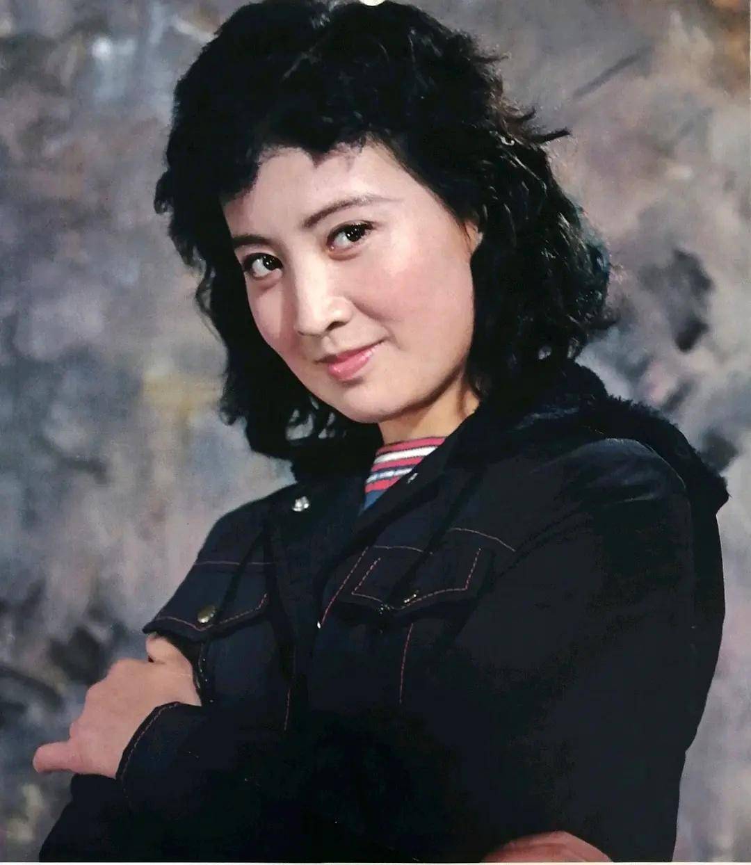 电影《他俩和她俩》《燕归来》主演、著名话剧演员高英病逝|高英|表演|燕归来_新浪新闻