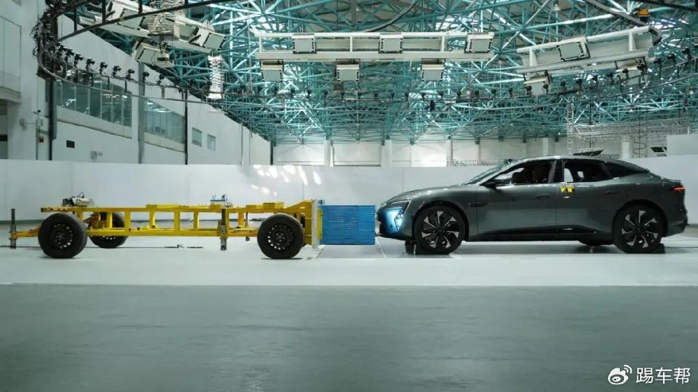 <em>E</em><em>-NCAP</em> 2026全球首测，阿维塔06高分通过