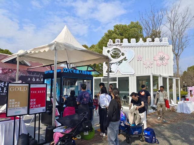 世界第一家轻店COFE+亮相魔都赏樱胜地