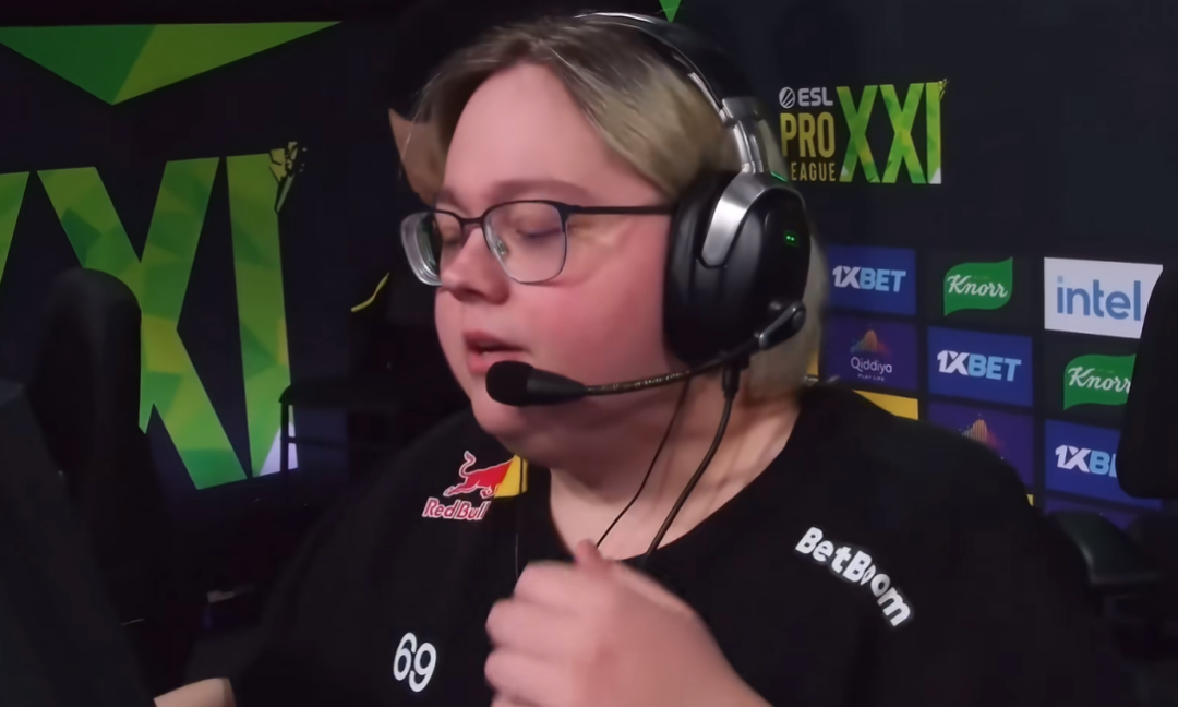 脸烧得通红的Magixx