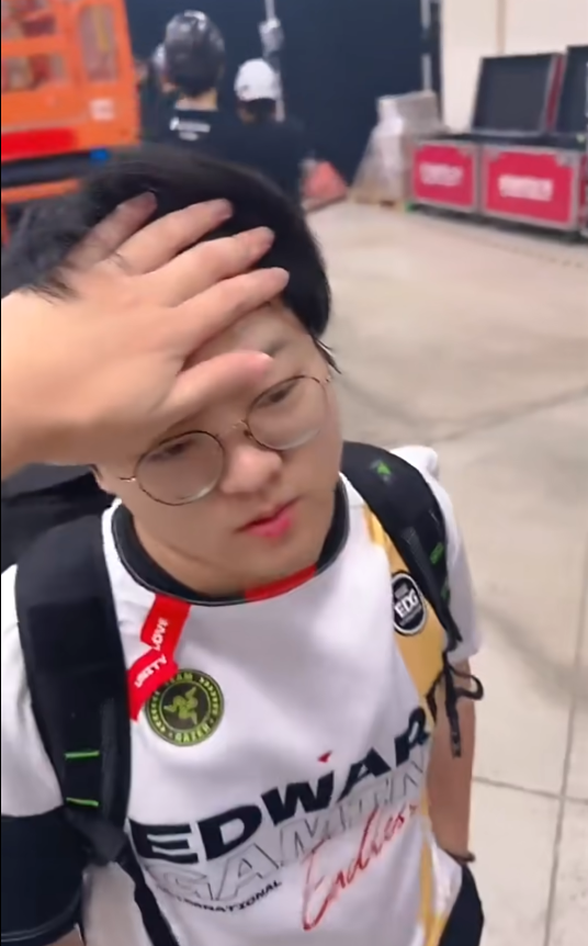 比赛结束后的CHICHOO还在低烧咳嗽