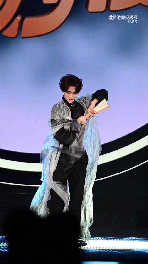 刘宇演绎国风舞蹈似梦_新浪新闻