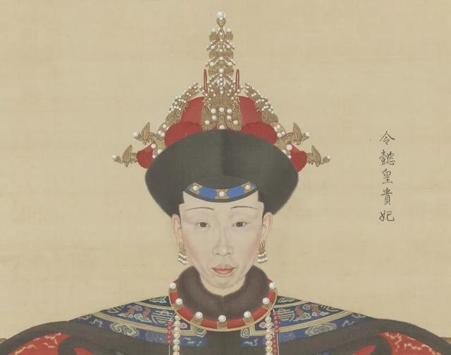 图9 《清人画孝仪纯皇后朝服像》