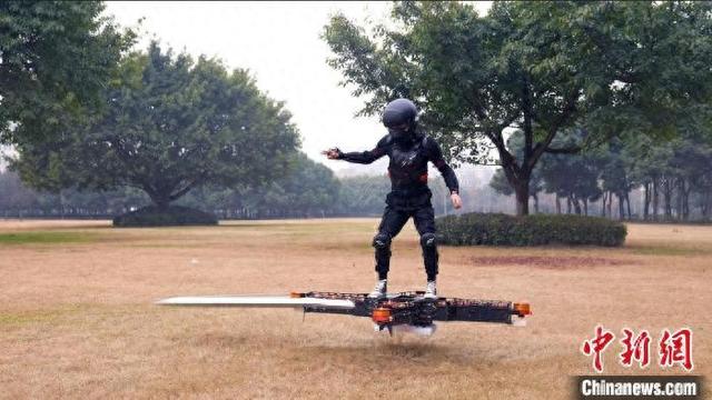 四川“90后”小伙造载人“飞剑”走红网络 欲圆“御剑飞行”武侠梦|四川省_新浪财经_新浪网
