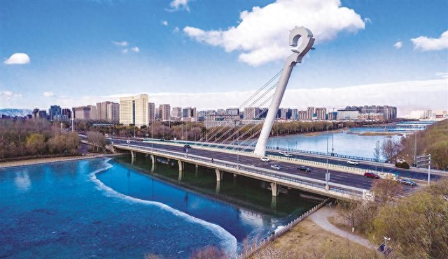 呼和浩特市街景。 实习生 王劭凯 摄